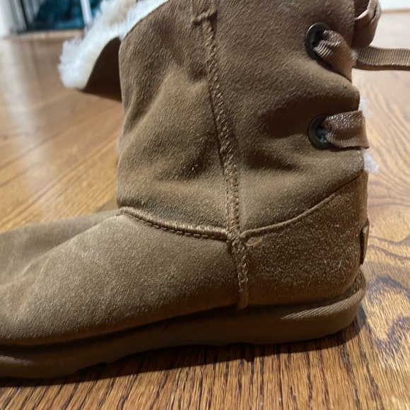 UGG light brown size 3 kids’ boots. - Picture 4 of 6